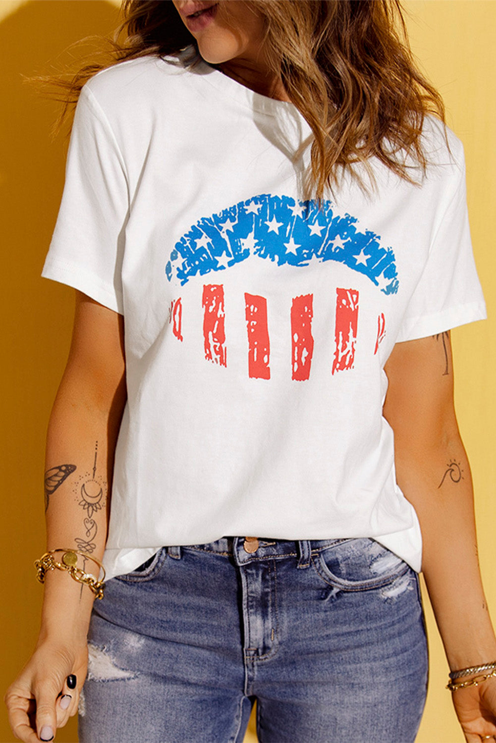 T-shirt con grafica labbra bandiera americana