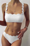 Bikini bianco a fascia con bordo smerlato