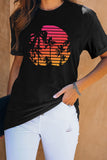 T-shirt grafica a maniche corte con stampa tramonto tropicale