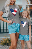 T-shirt a maniche corte abbinata alla famiglia con stampa a cuore della bandiera americana