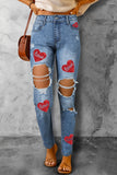 Jeans in denim ritagliato lavato con stampa di San Valentino blu