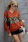 Maglione da donna in maglia con scollo a V a blocchi di colore con cuciture leopardate