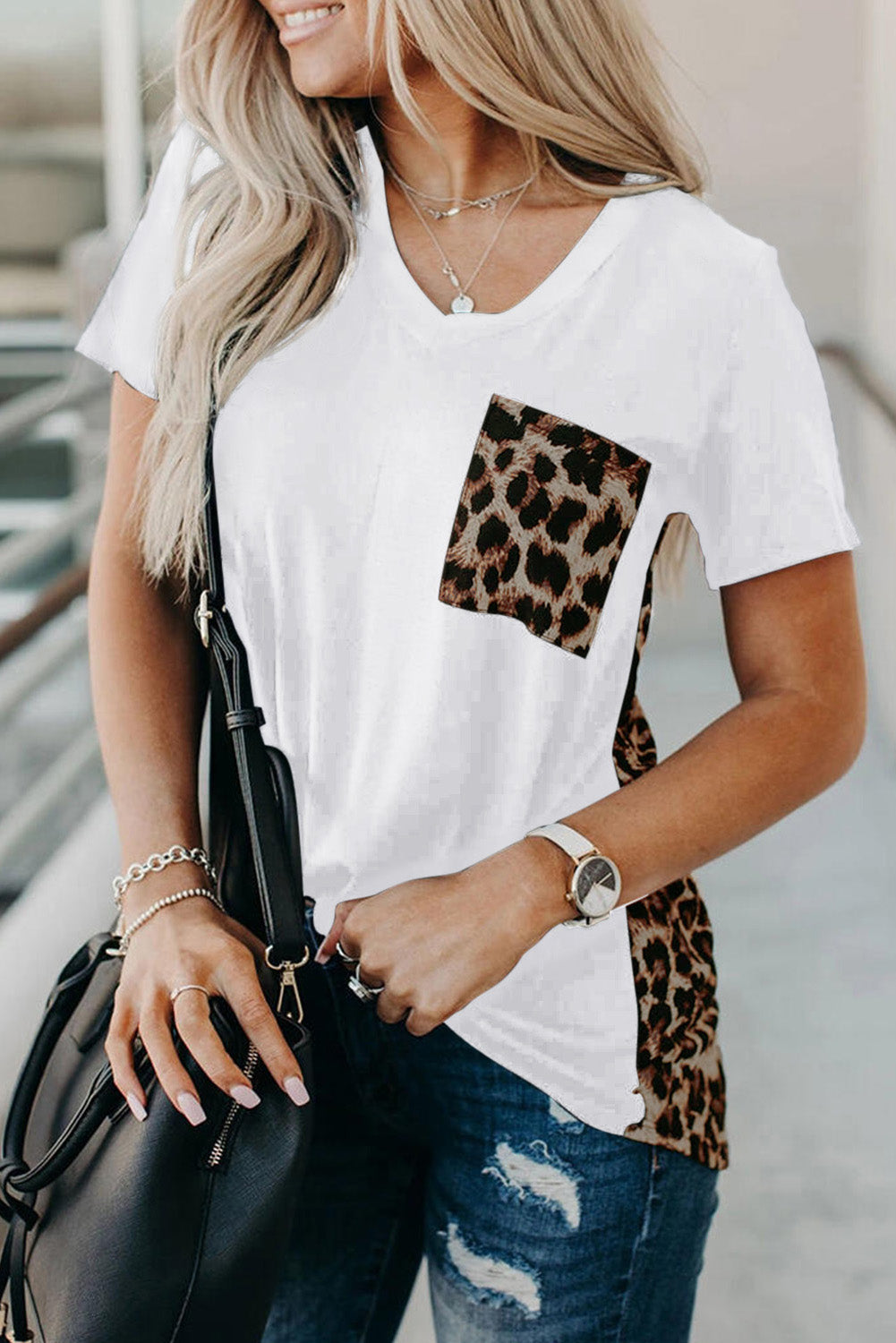 T-shirt splicing con stampa leopardata bianca