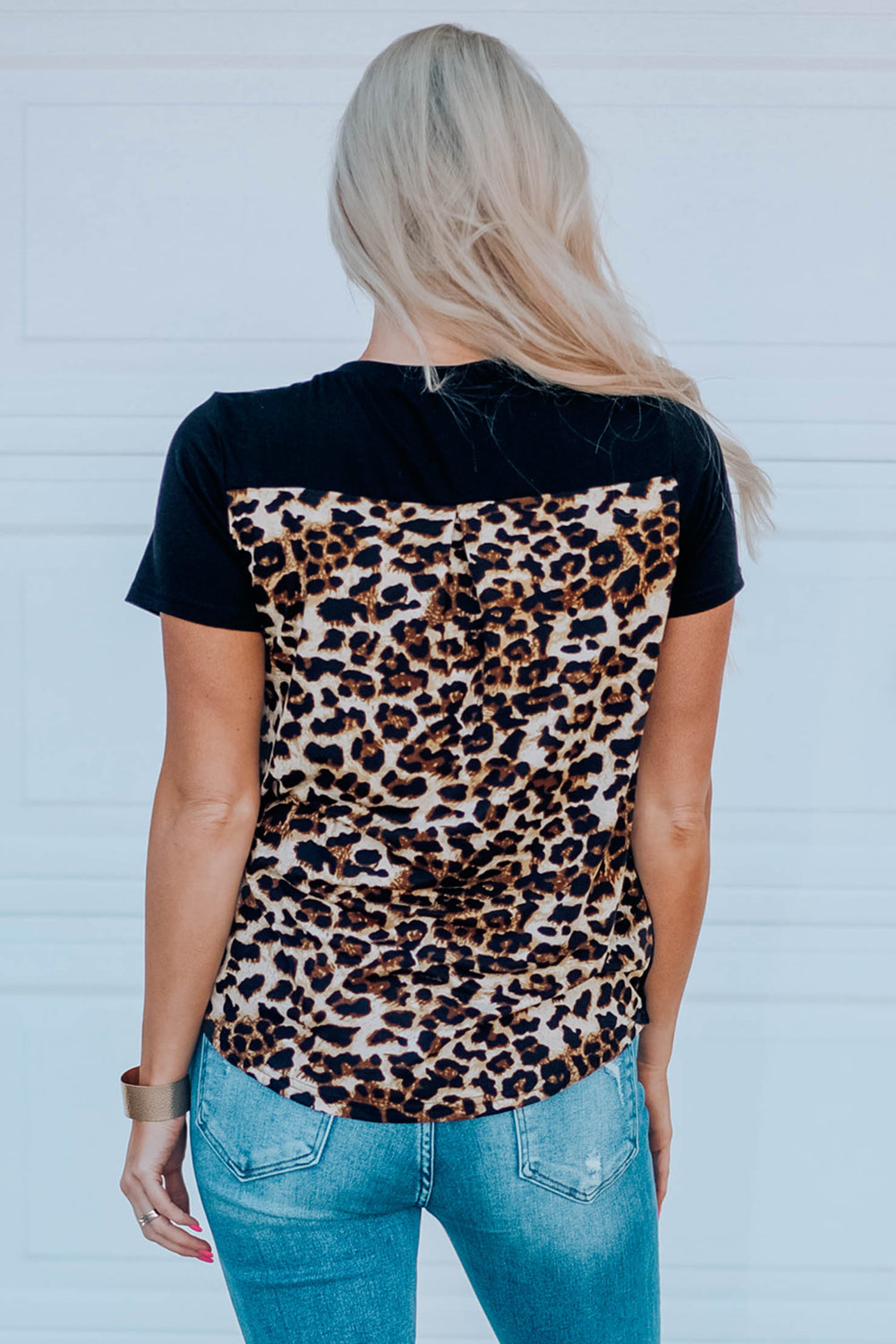 T-shirt splicing con stampa leopardata bianca