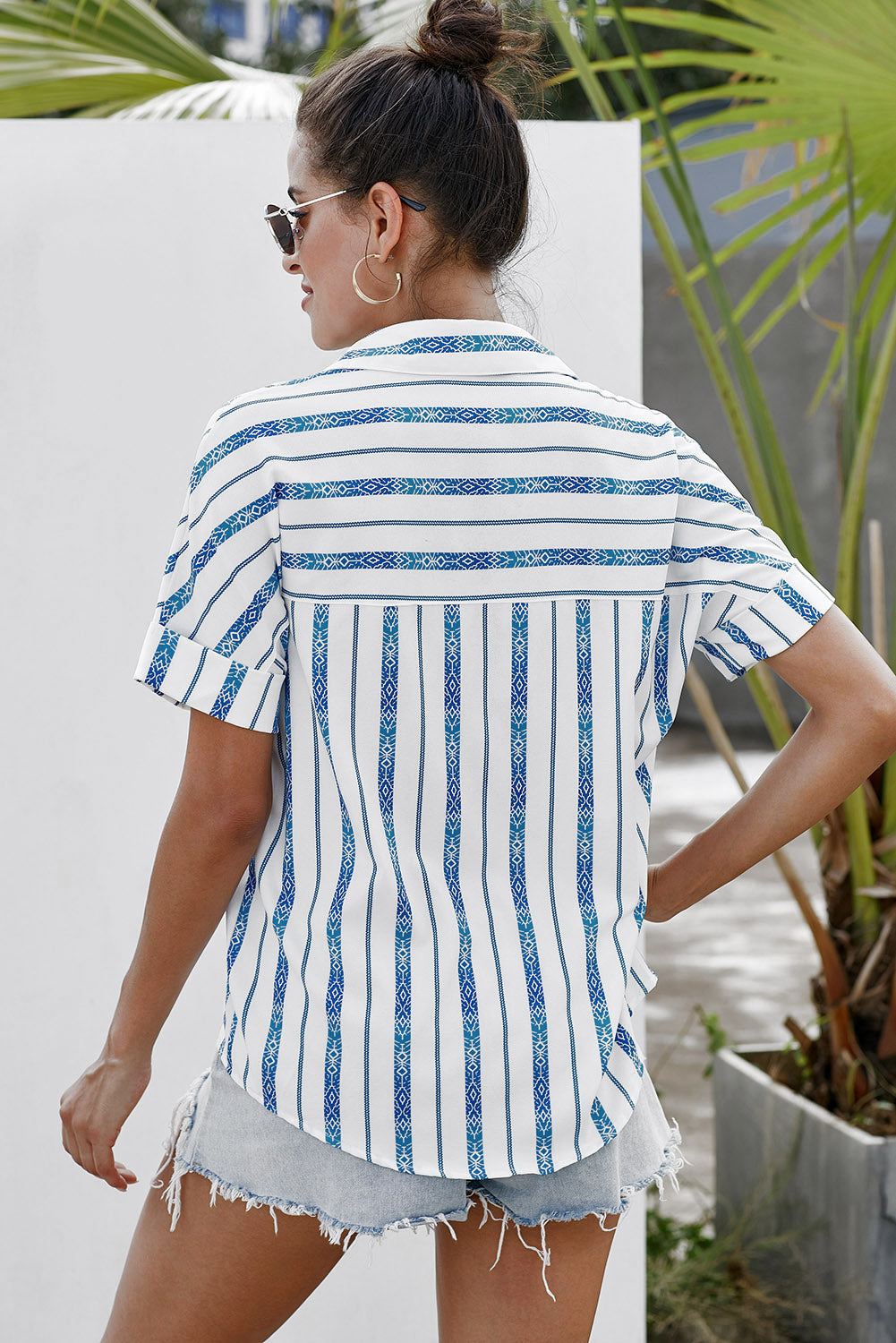 Camicia da donna alla moda in misto cotone a righe bianche e blu