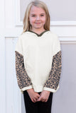 Felpa con cappuccio color block per bambini con stampa leopardata beige