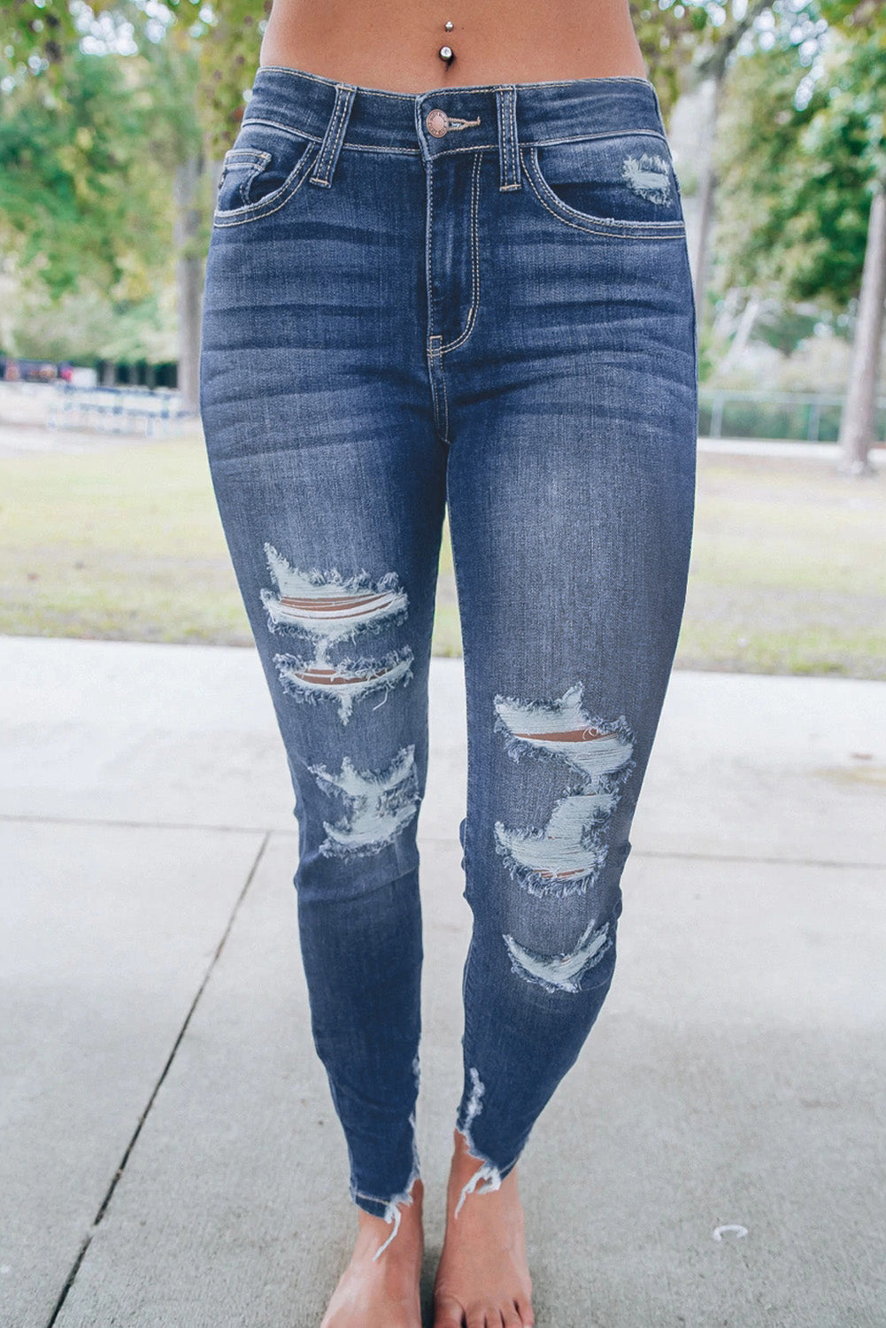 Jeans skinny effetto consumato a vita alta con lavaggio medio